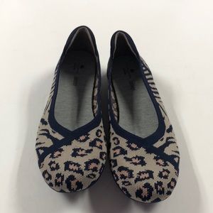 Clarks Carly wish 2 sand multi shoe. Flats size 10M